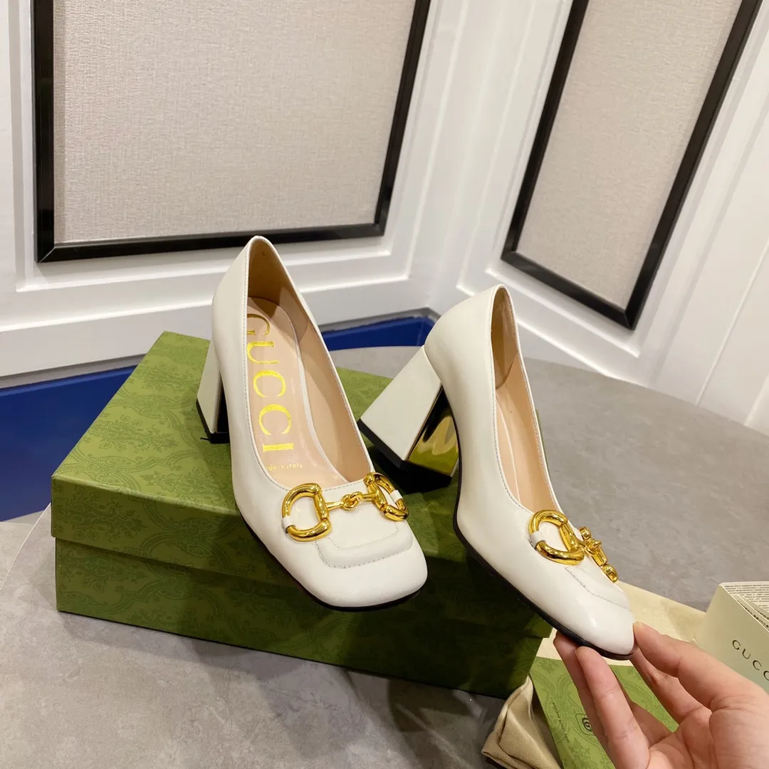 👟👟Ex-factory price 480👟👟 Gucci 〰️2023 early spring horsebit series ✔️ Square toe thick heel shoes/back empty sandals ✔️ This series combines the classic horsebit design, fashionable and versatile ✔️Upper: imported lambskin upper/sheepskin lining ✔️Original 1:1 molded hardware ✔️Italian imported cowhide bottom ✔️Heel height: 2.5cm/7.5cm ✔️Size: 34-40